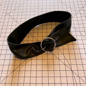 Black cinch belt.  Soft faux leather. M  NWOT